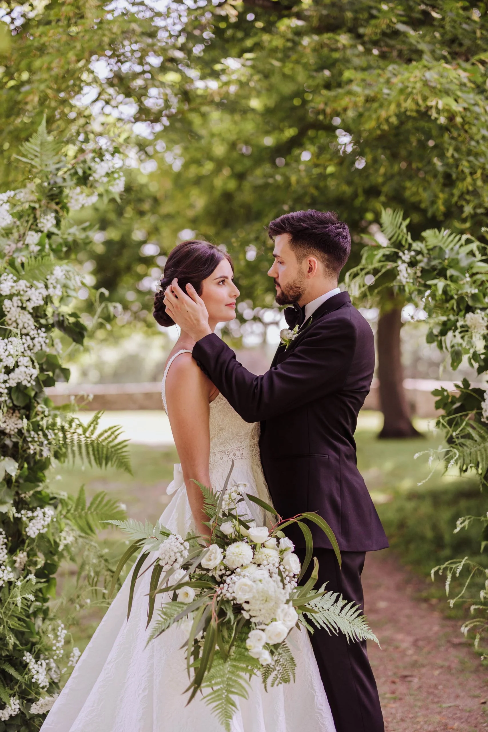 Séance photo de couple au château de Lapalisse. Julie Wedding Planner Lyon.